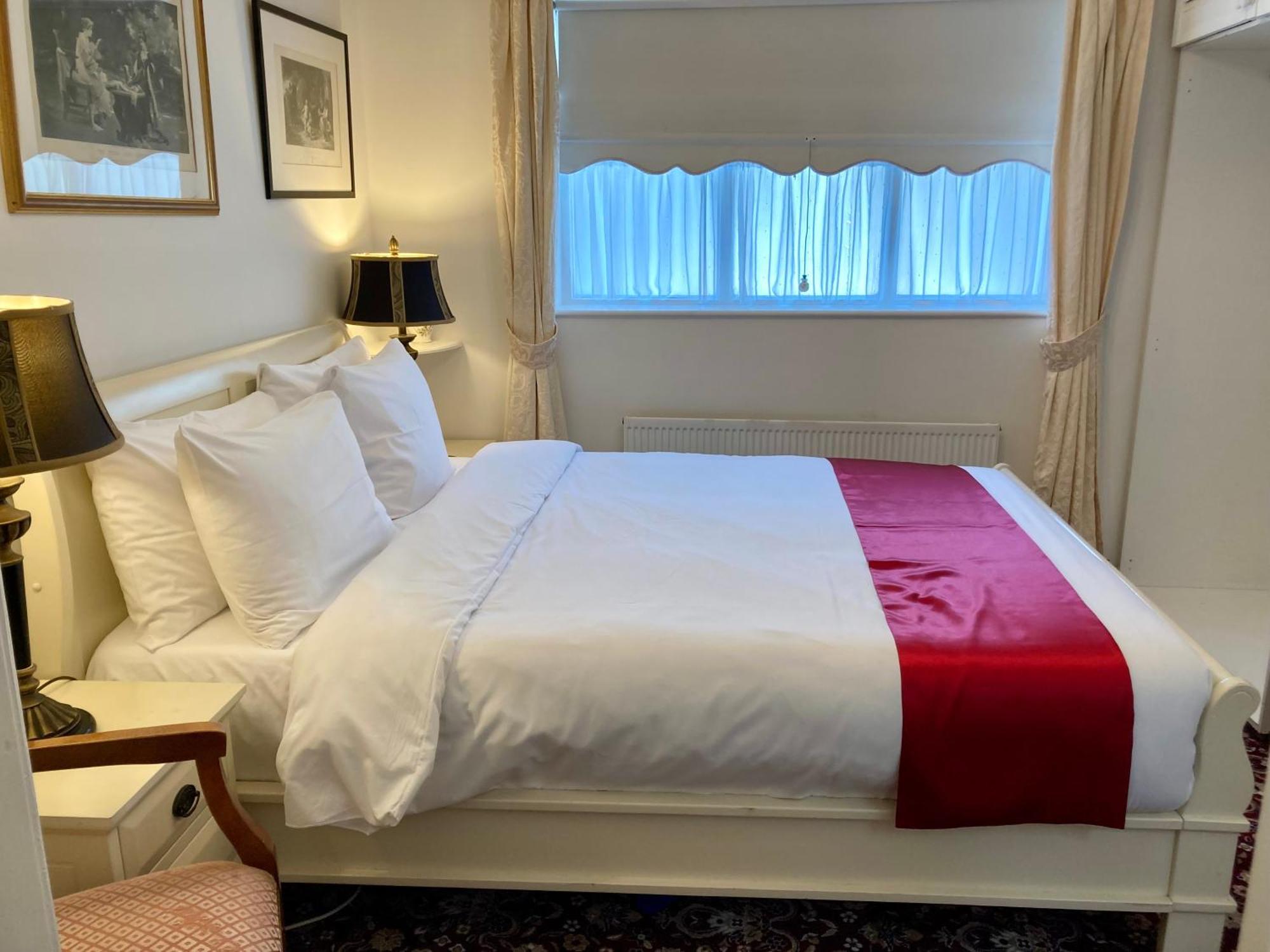The Gallery B&B, The Glen, Kinsale ,County Cork Экстерьер фото